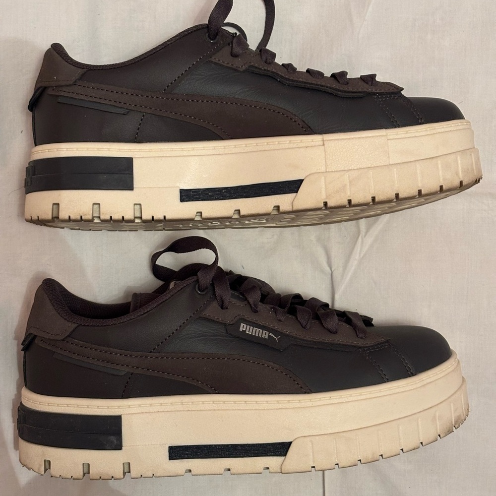 PUMA  Dark Grey / Cream Sneakers with Cream Soles